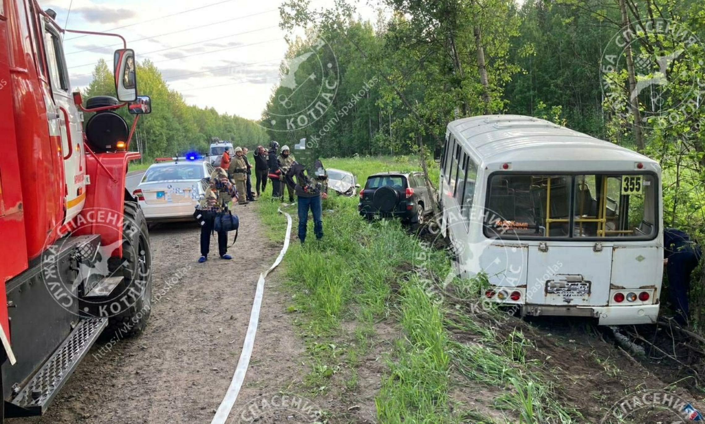 Дтп на скоростной трассе автобус с пассажирами перевернулся в кювет есть пострадавшие задача