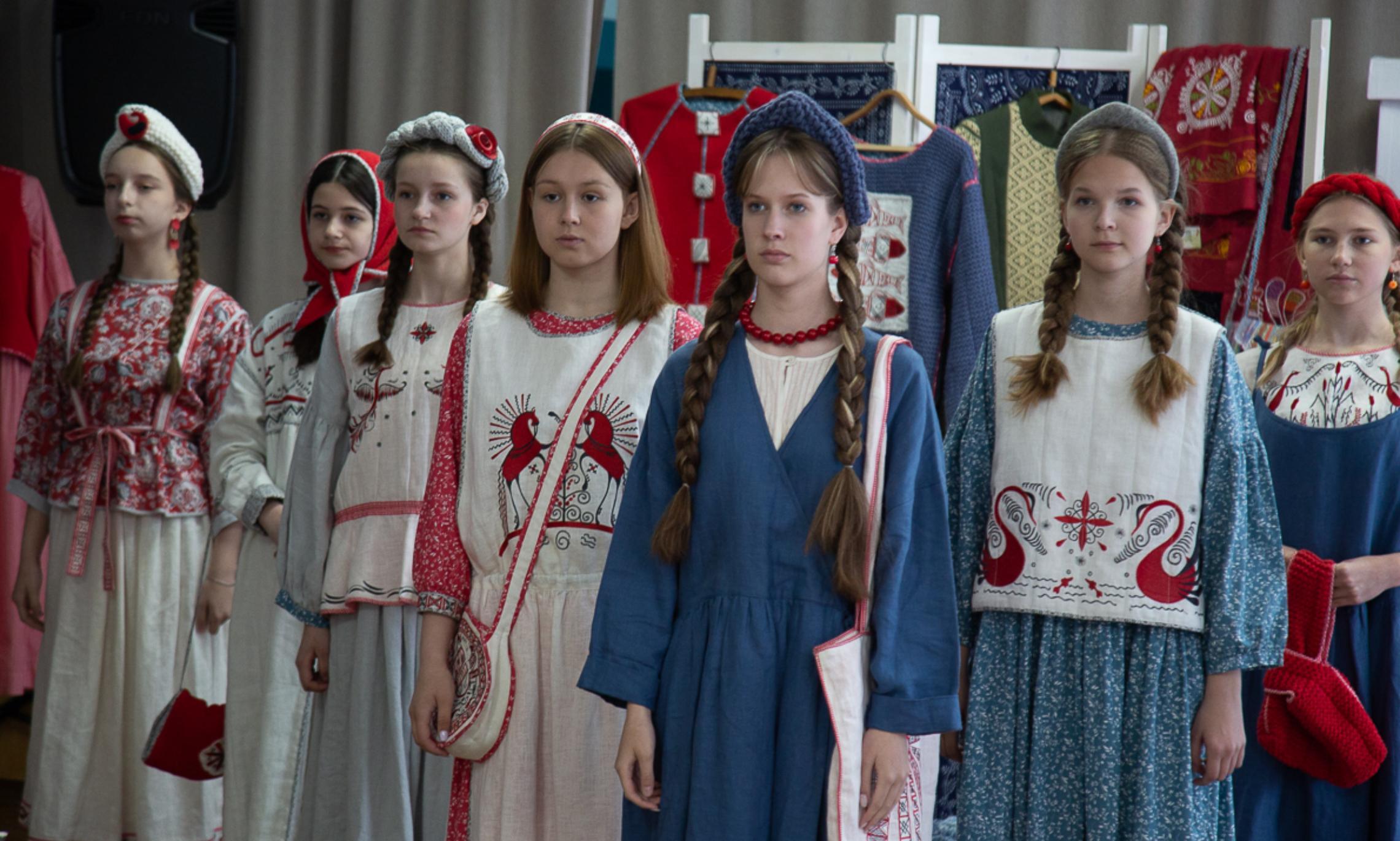 Театр моды Ольги Стахеевой представил коллекцию одежды «Мезень».